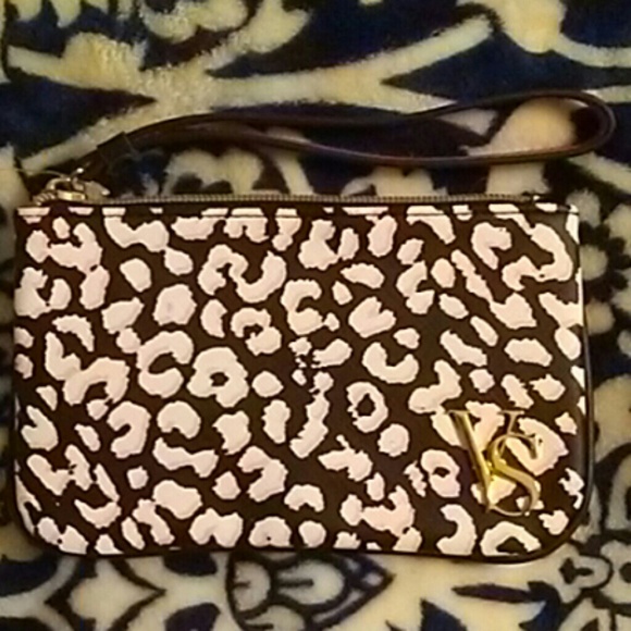 Victoria's Secret Handbags - NWT VICTORIA'S SECRET Leopard Wristlet